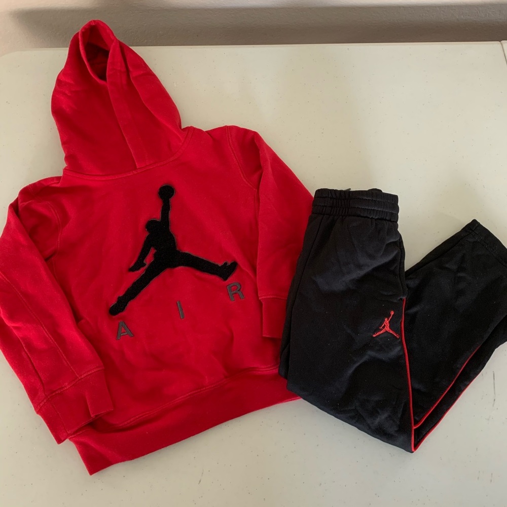 Air Jordan boys hoodie & pants set